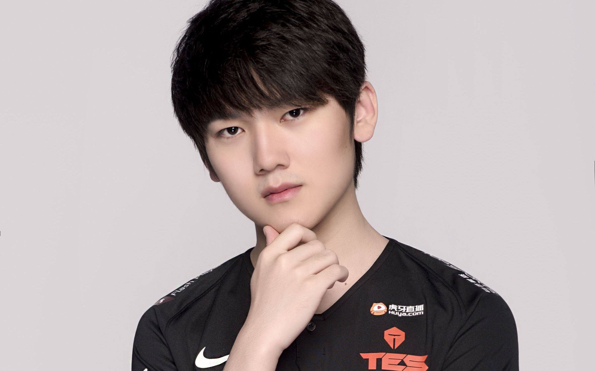 JackeyLove在公牛比赛中战术调整，险胜引发热议！观众掌声雷动(公牛队white)