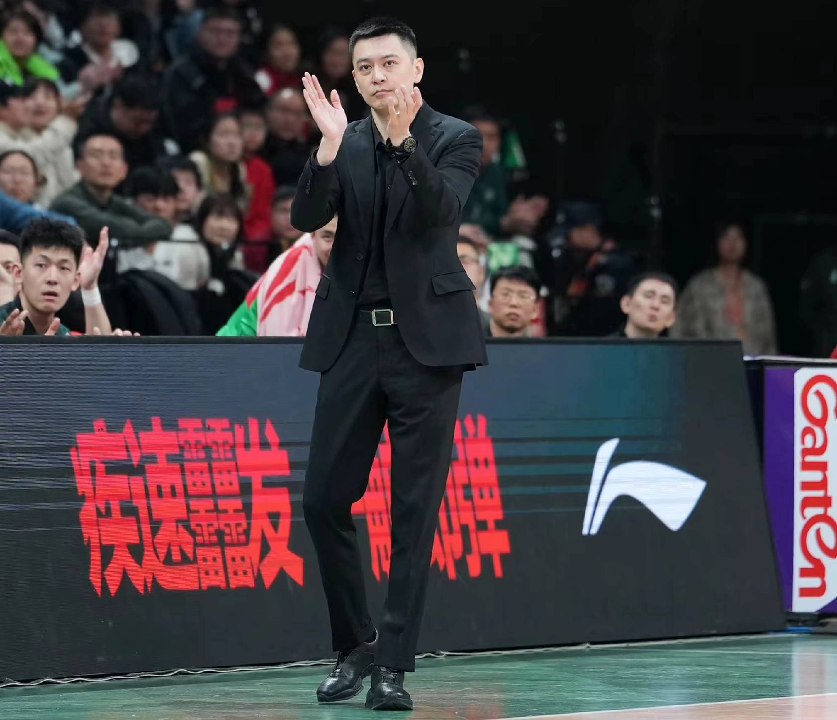 包含冲刺阶段突围战来临；深圳男篮围绕足总杯篮板制胜；压力陡增；年轻球员得到机会的词条-9体育